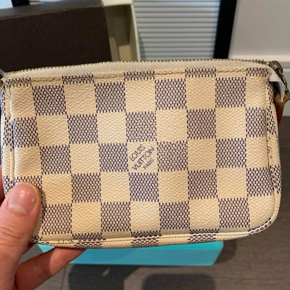 🎁SOLD🎁Mini Pochette Damier Azur - Picture 4 of 11